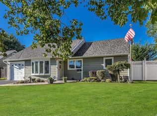 8 Wendell St, Plainview, NY 11803