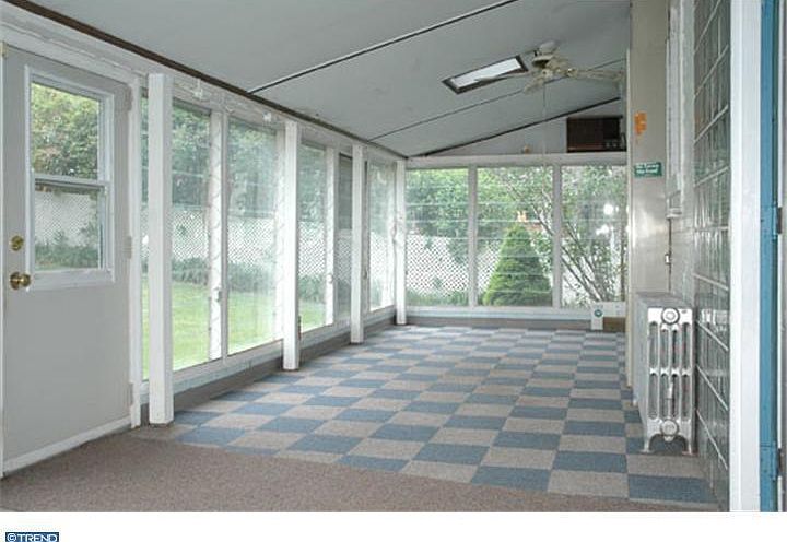 2nd image of 27 Centre Ave APT 1