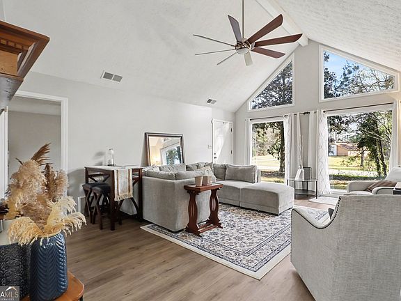 4th image of 7055 Rivertown Rd