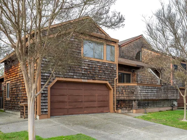 9231 Lakewood Drive, Windsor, CA 95492