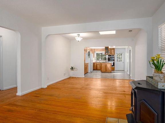 5th image of 1501 Meek Ave