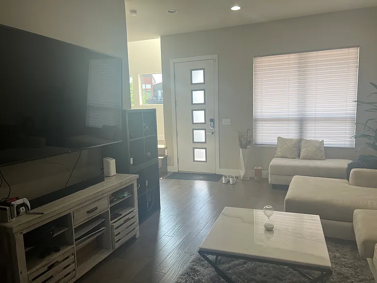 5540 Valentia Ct — Photo 5