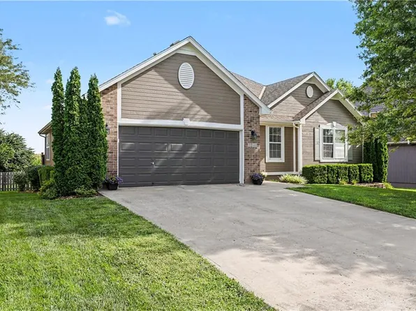 2240 SW Morris Dr, Lees Summit, MO 64082
