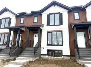 38 E Station Dr, Sylvan Lake, AB T4S 0S5