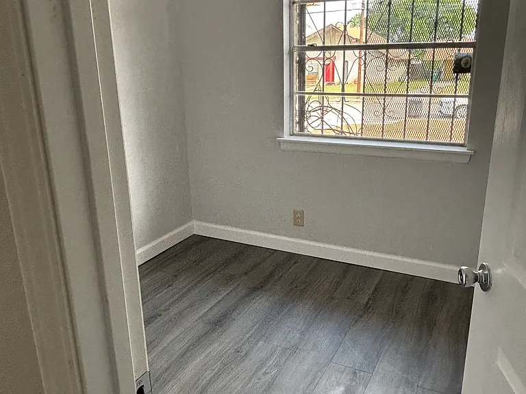 5742 Bienville Dr — Photo 10
