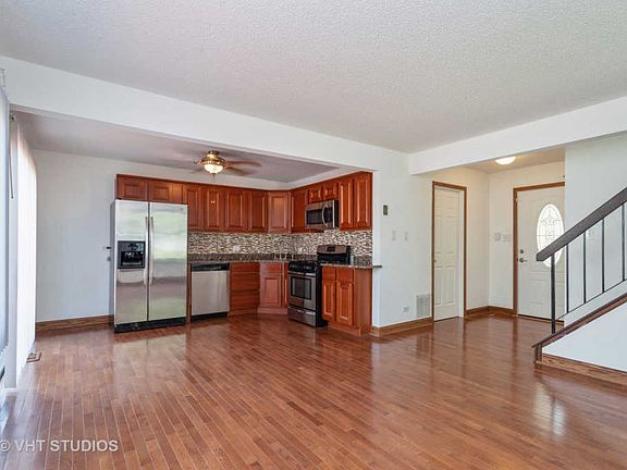 4th image of 22429 Hamilton Dr