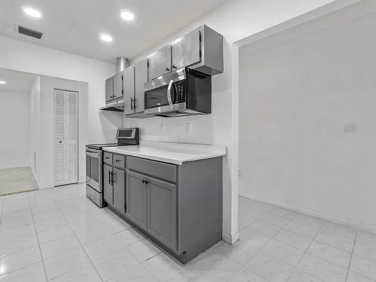 1620 Granfern Ave #1620 — Photo 9