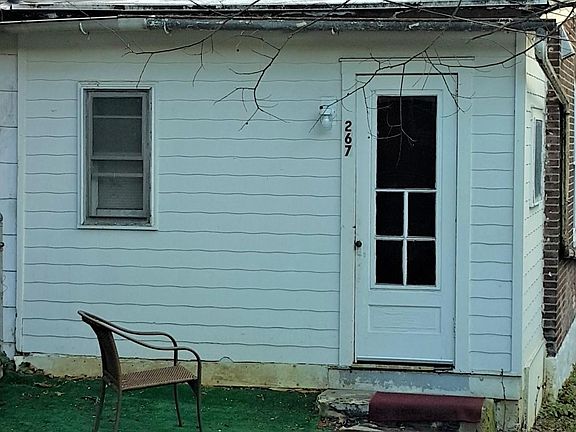 3rd image of 267 E Chestnut St #1