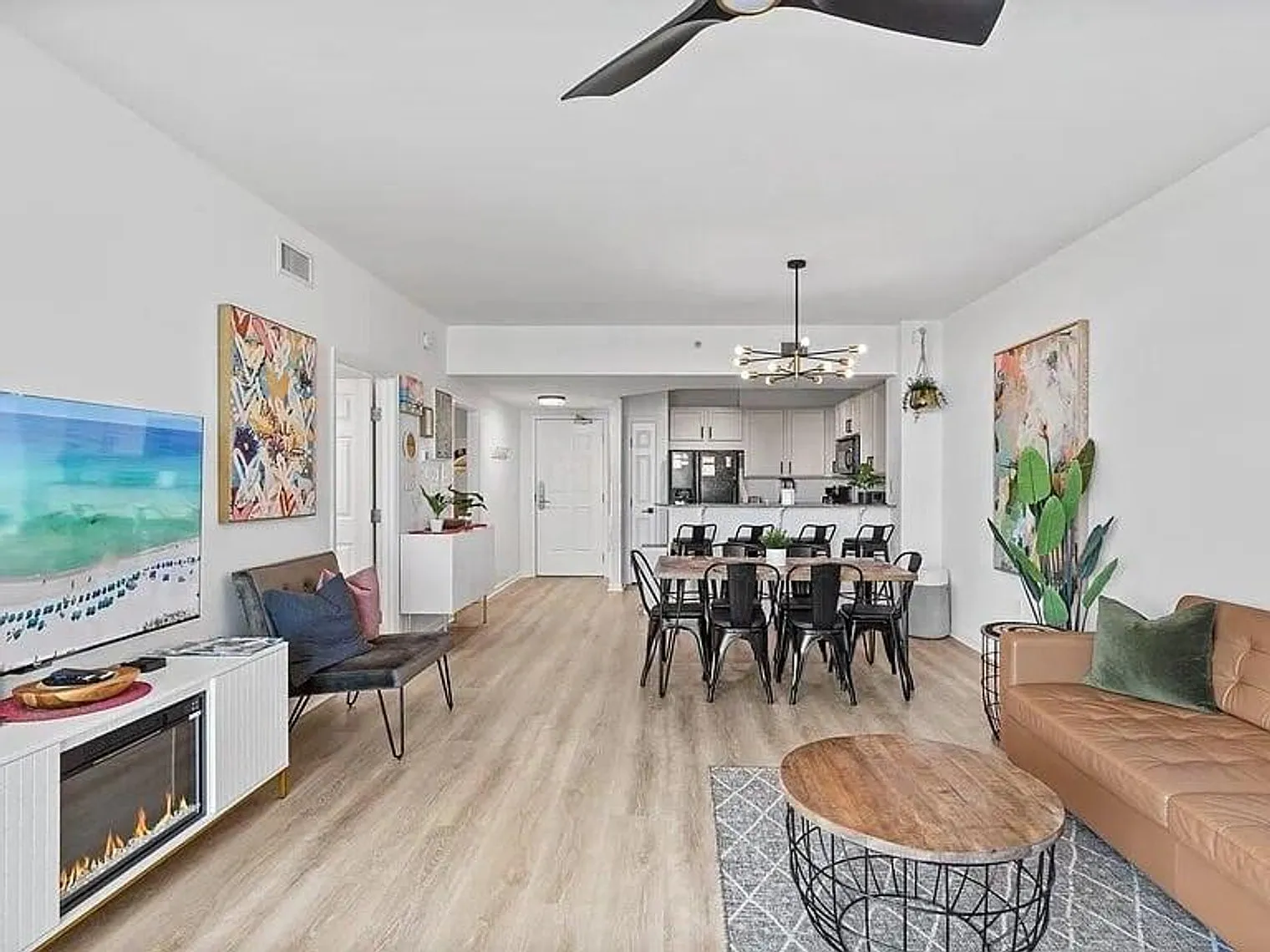 1 bed, 2.0 bath, 968 sqft, $3,046 — Photo 2
