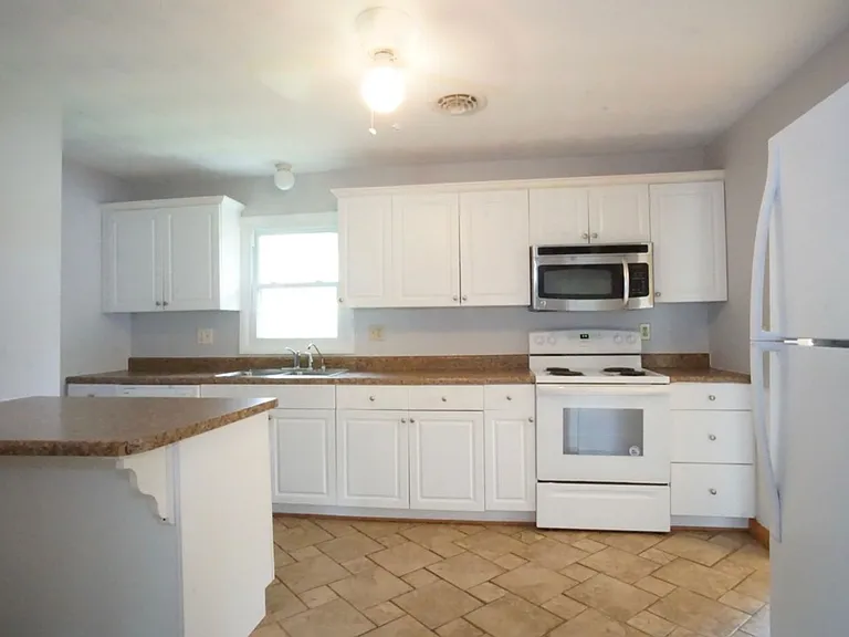 1105 Robin Rd — Photo 6