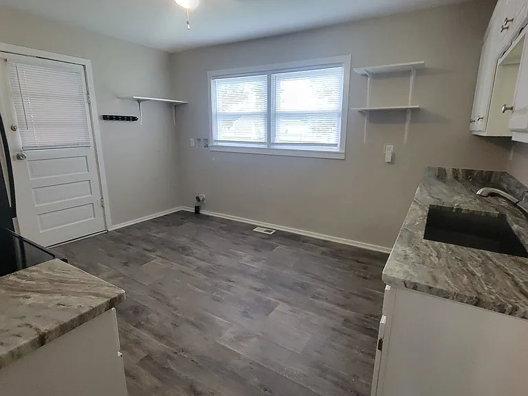 10210 Browns Ct — Photo 5