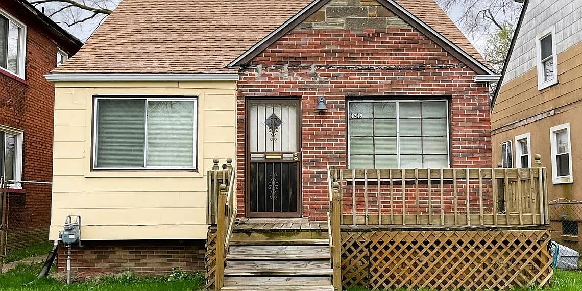 3 bed, 1000 sqft, $1,200 — Photo 1