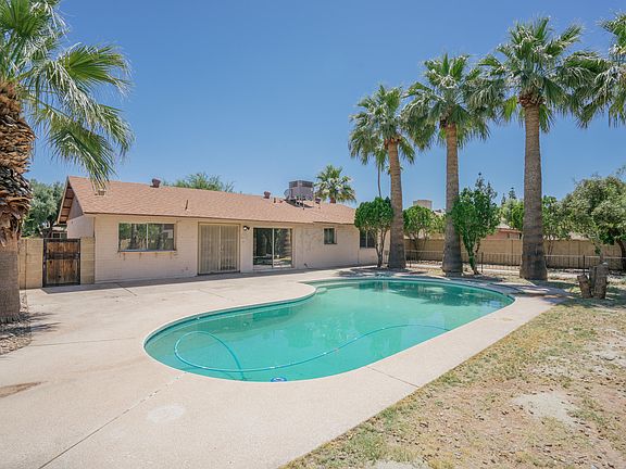 5th image of 3038 W Palmaire Ave