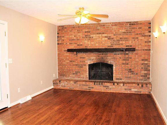 5th image of 979 Burgoyne Dr
