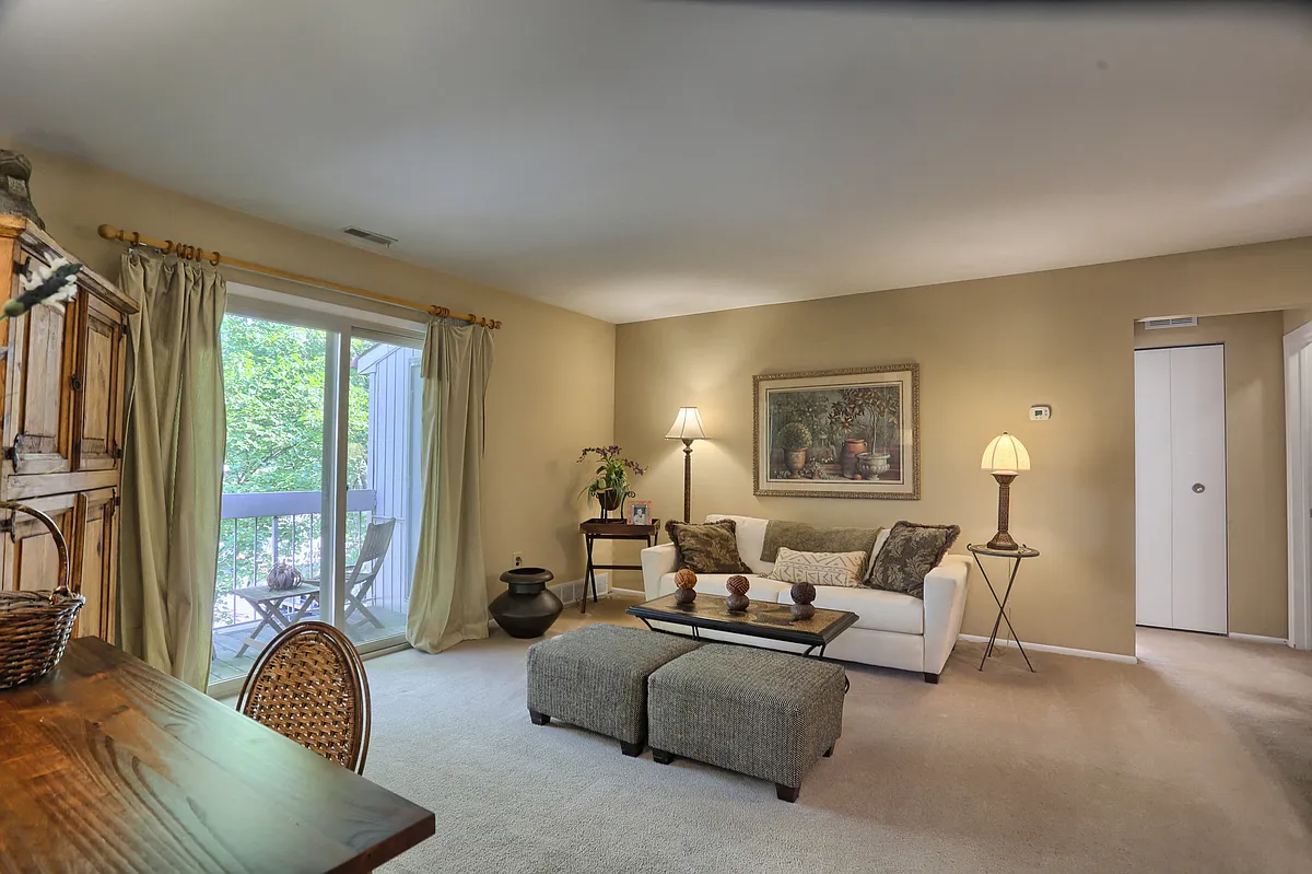Building Photo - Treeview Apartments
