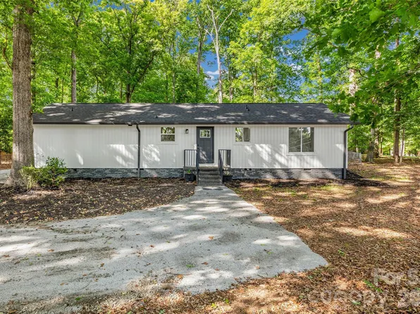 5950 Lake Wylie Rd, Clover, SC 29710