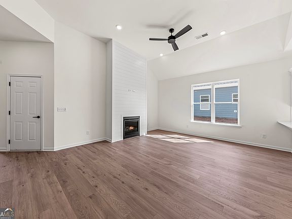 3rd image of 121 Cottage Grove Cir