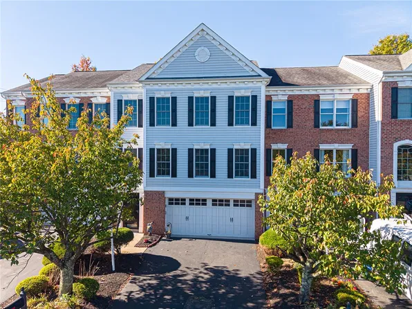 959 Montclair Dr, Coraopolis, PA 15108