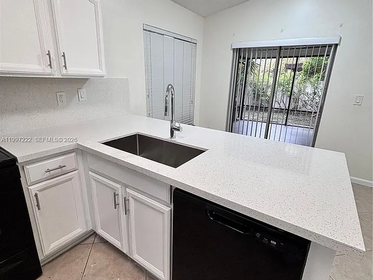 821 W Beckley Sq — Photo 21