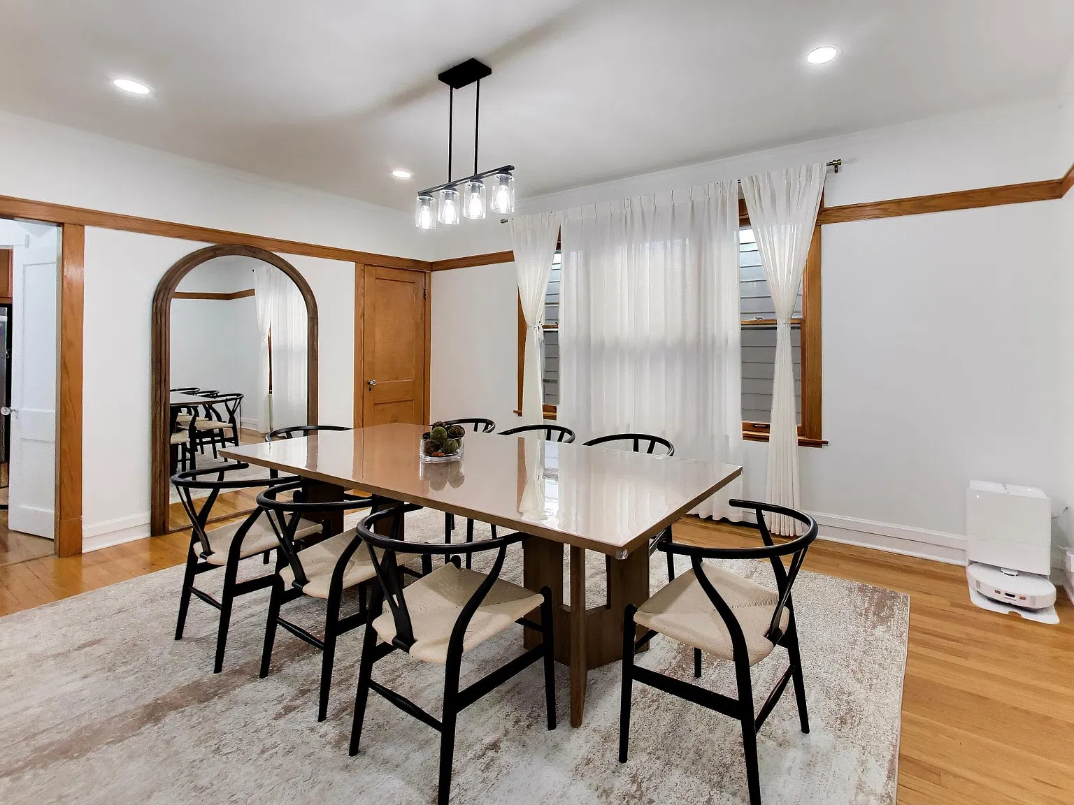 3 bed, 1345 sqft, $2,800 — Photo 3