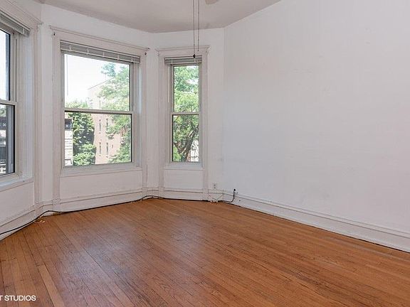 2nd image of 3515 N Wilton Ave