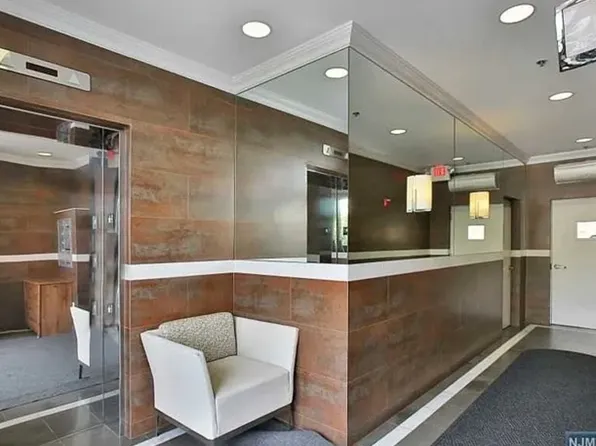 93 Palisade Avenue image 8 of 9