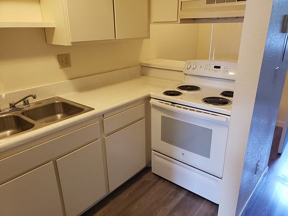 3rd image of 1262 Murray Ave