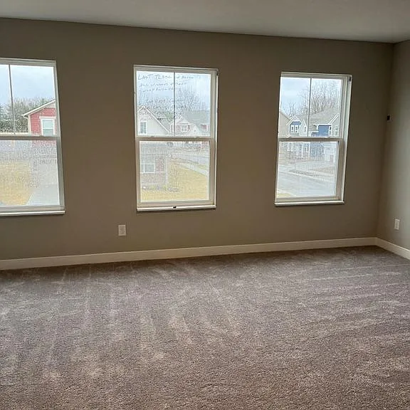 2076 Rowena Ln — Photo 5