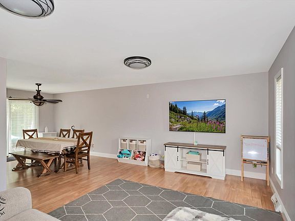 4th image of 2724 Lois St