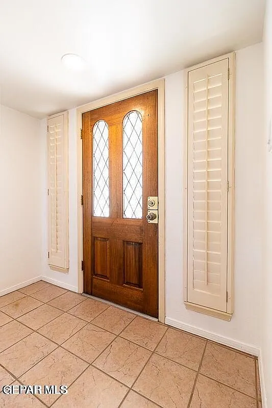3 bed, 2.0 bath, 1744 sqft, $2,350 — Photo 3