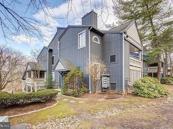 2nd image of 932 Windbrooke Dr