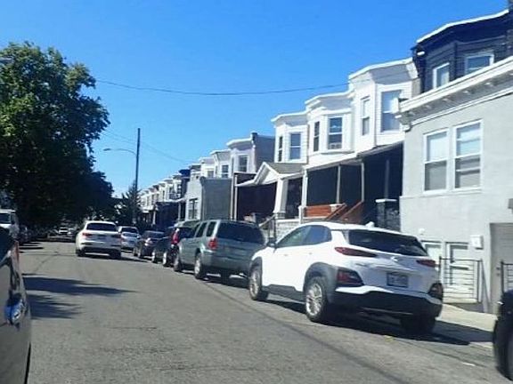Exterior Neighborhood (street photo)