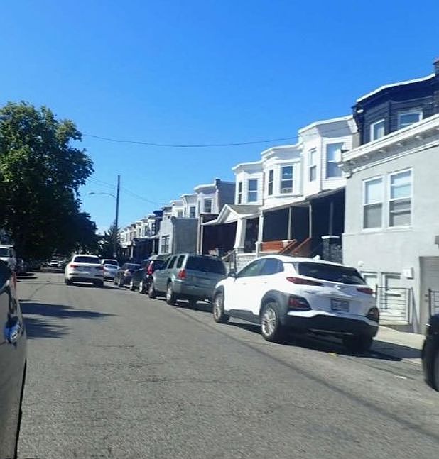 Exterior Neighborhood (street photo)