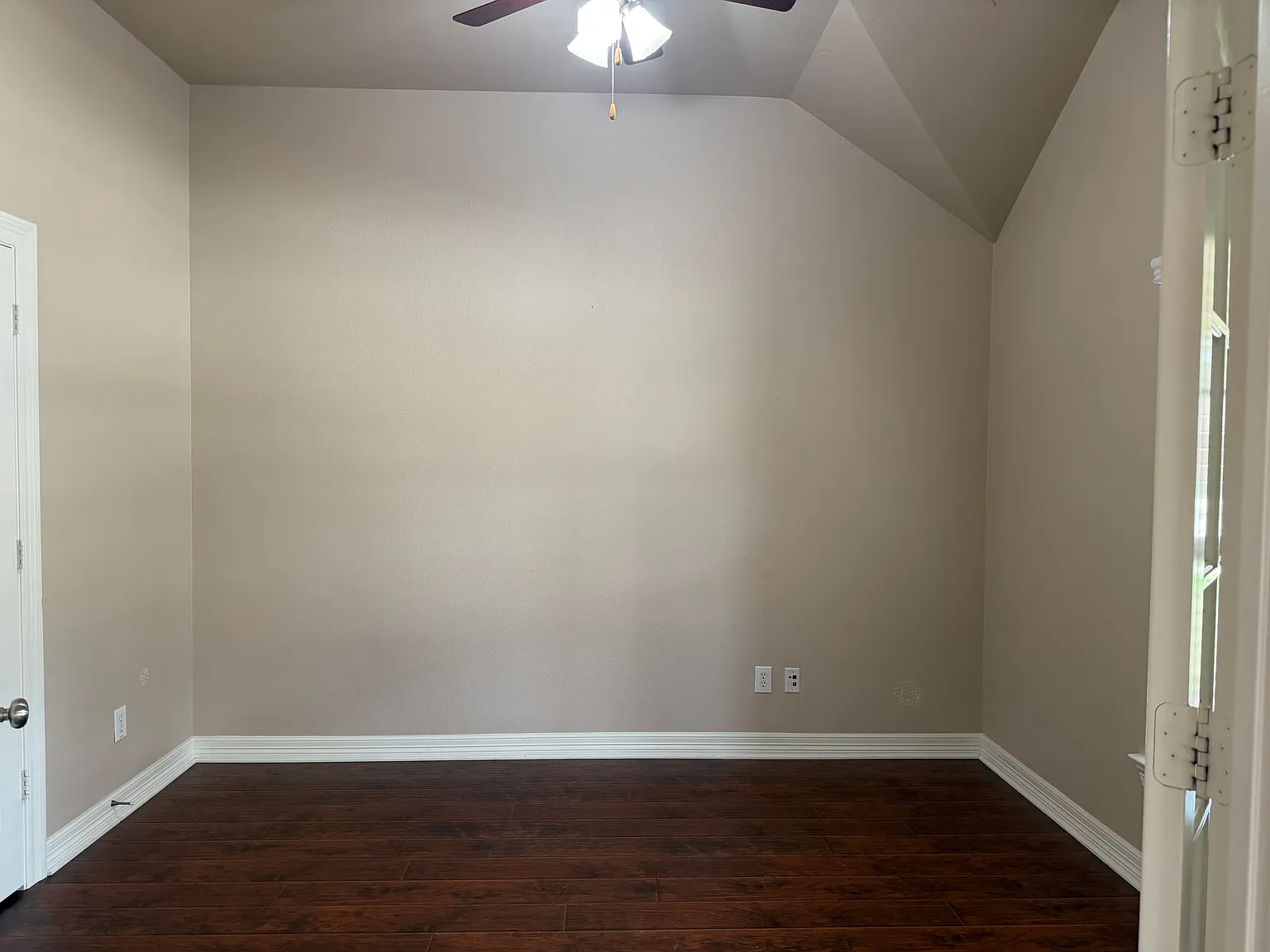 4 bed, 2.5 bath, 2527 sqft, $2,800 — Photo 2