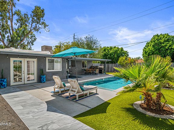 3rd image of 3002 E PINCHOT Avenue