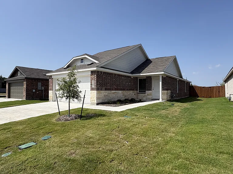 2260 Neyland Dr — Photo 11