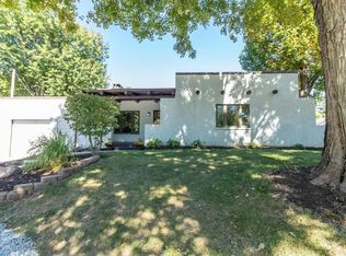 860 W Main St, Greenwood, IN 46142