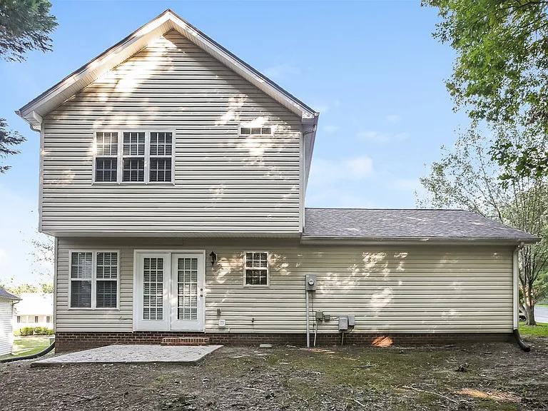 735 Continental Dr — Photo 16