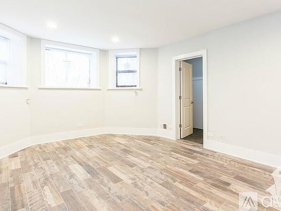 5th image of 2922 W Logan Blvd APT 1E