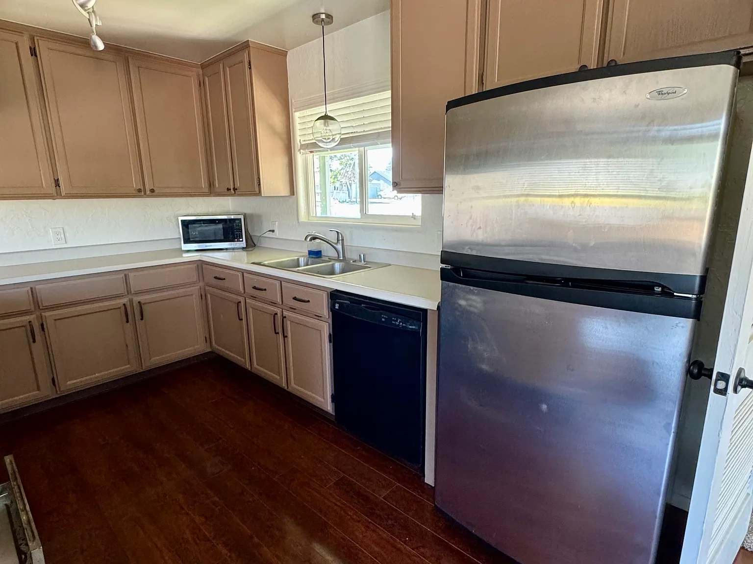 3 bed, 1865 sqft, $2,700 — Photo 2