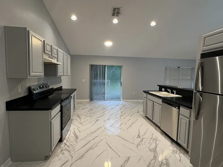 12474 Robin Ave — Photo 8