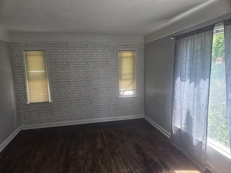 11412 Woodview Blvd — Photo 3