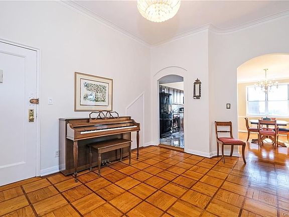 4th image of 290 Collins Ave APT 9AL