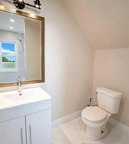 859 Pierre Ave — Photo 14