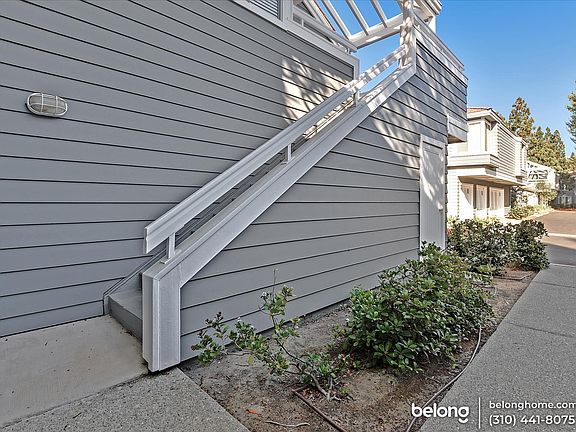 2nd image of 182 Westport