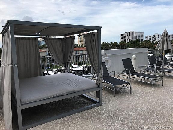 5th image of 3029 NE 188th St APT 1012