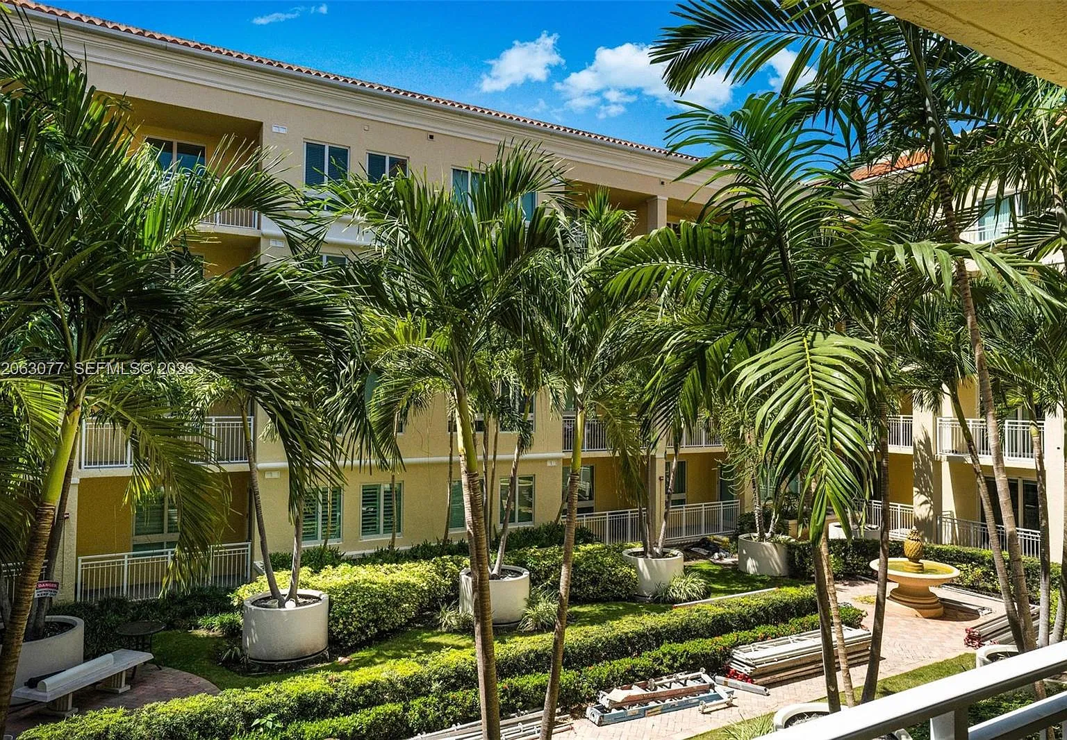 Toscano Condo — Photo 3