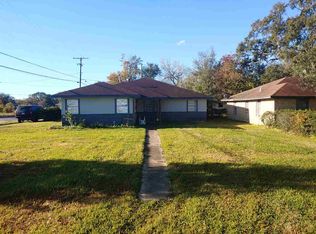 2601 Graves Ave, Groves, TX 77619