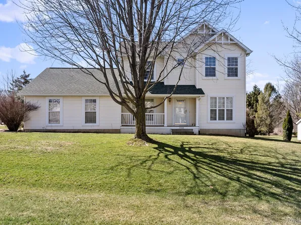 14388 Oak Leaf Trl, Linden, MI 48451