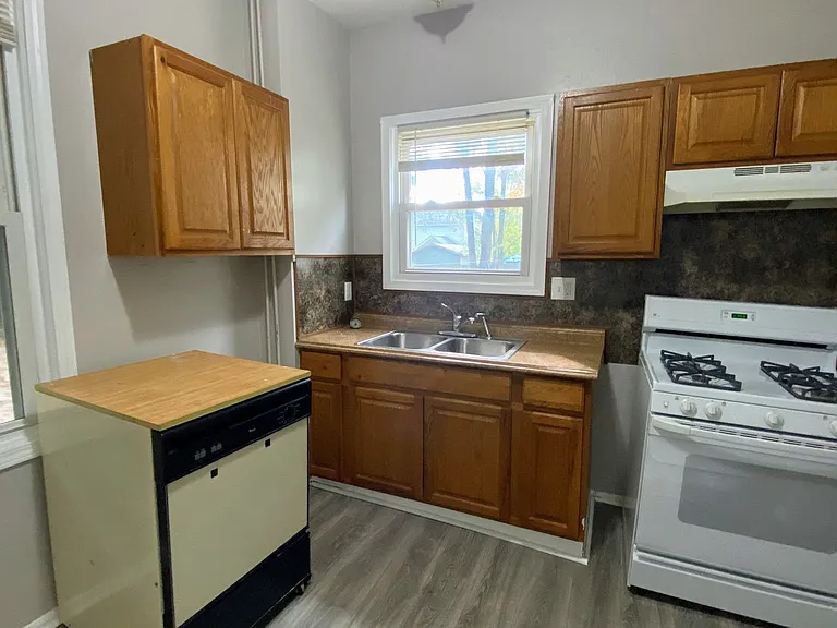 1054 Lafayette SE — Photo 8